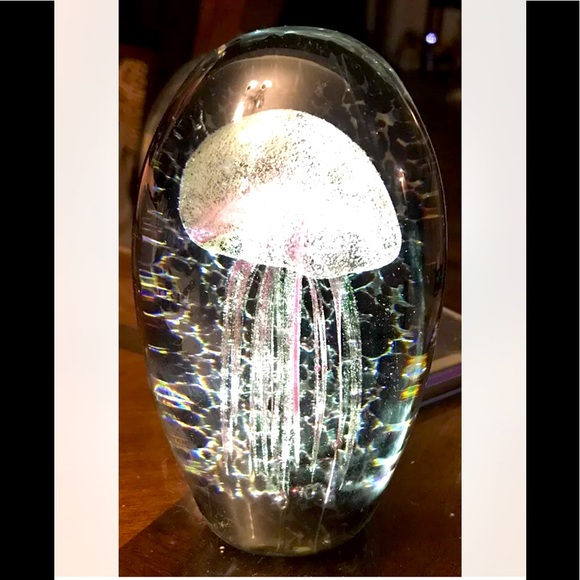 Glass jellyfishMoon Jellyfish Paperweight Murano Hand Blown Glass Art ~ Sea Life - Picture 1 of 3